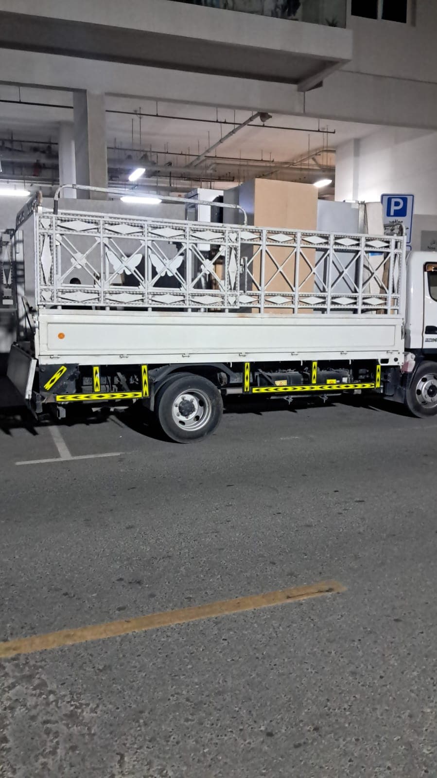 MoveMint Dubai moving vehicle and trained labour support